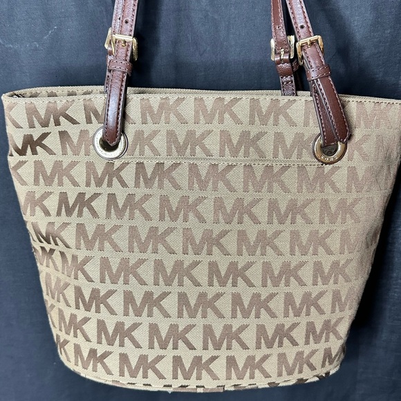 Michael Kors Women's Jet Set Shoulder Medium Tote Handbag Purse Tan W/Pocket - Picture 5 of 10